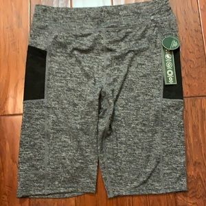 Plus size Woman’s Yoga/ Bike Shorts with side pockets 1X NWT